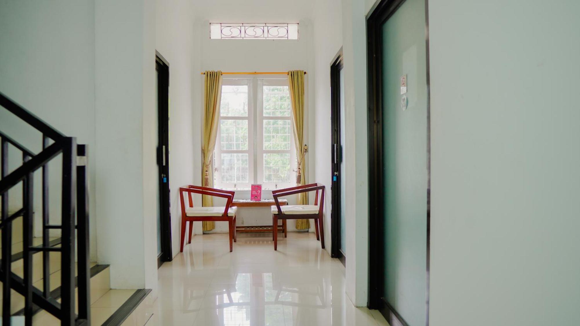 Dormitory Tourism Sritanjung Banyuwangi By Gajahsora Management Kültér fotó