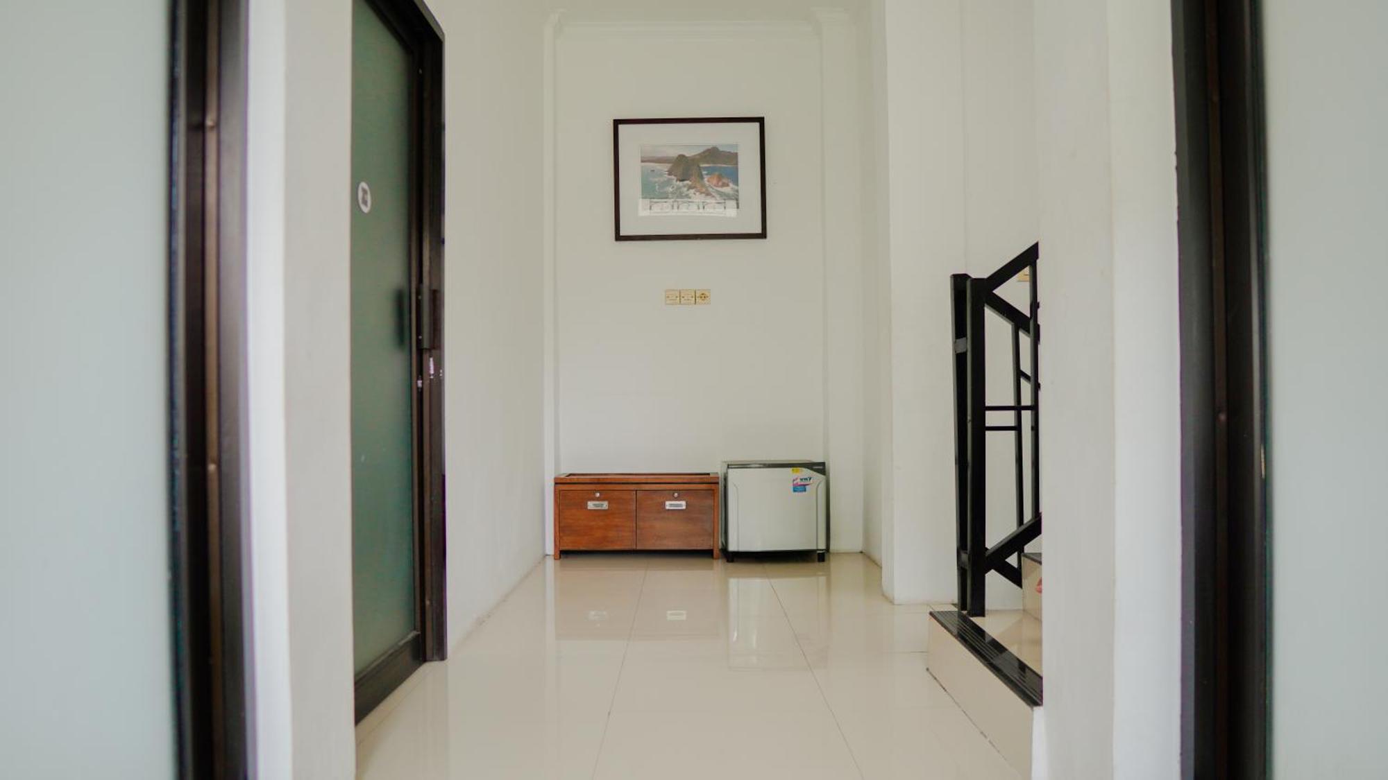 Dormitory Tourism Sritanjung Banyuwangi By Gajahsora Management Kültér fotó
