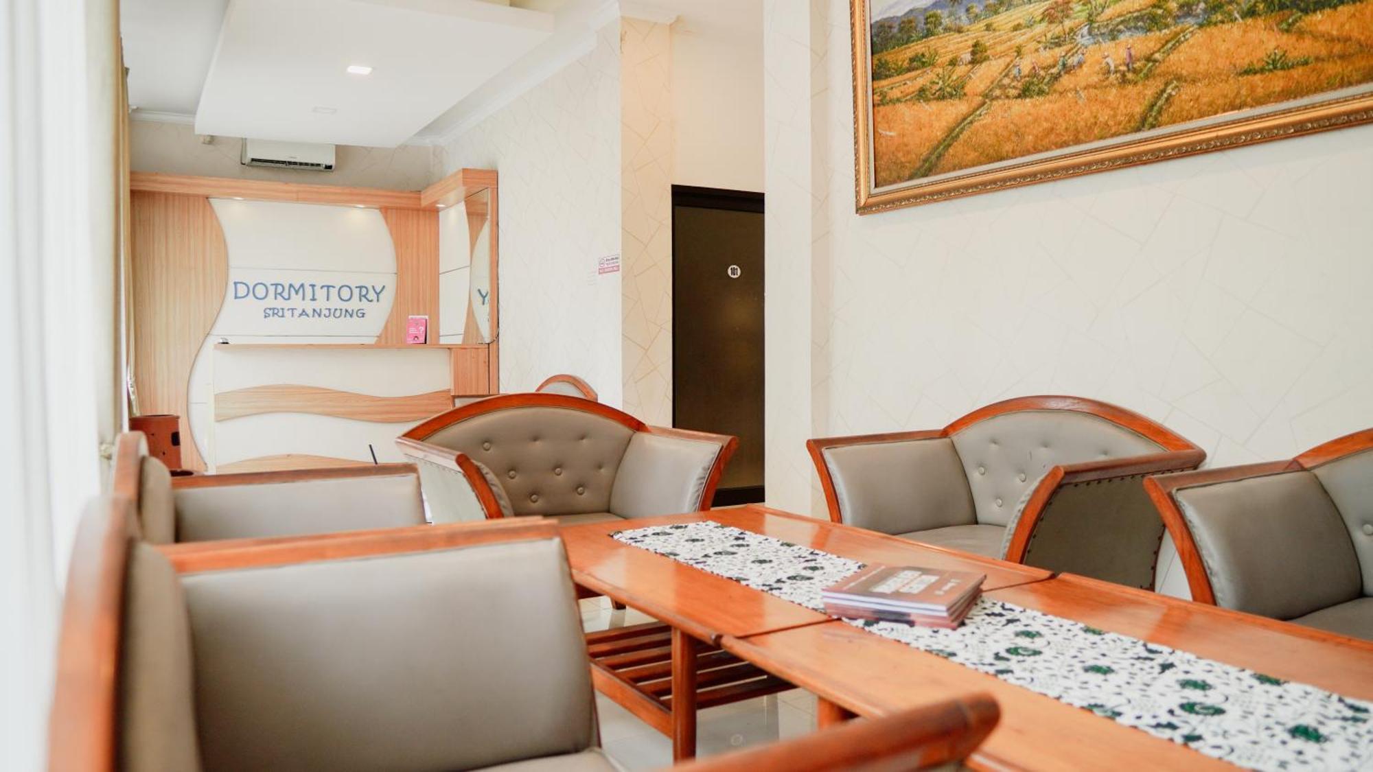 Dormitory Tourism Sritanjung Banyuwangi By Gajahsora Management Kültér fotó