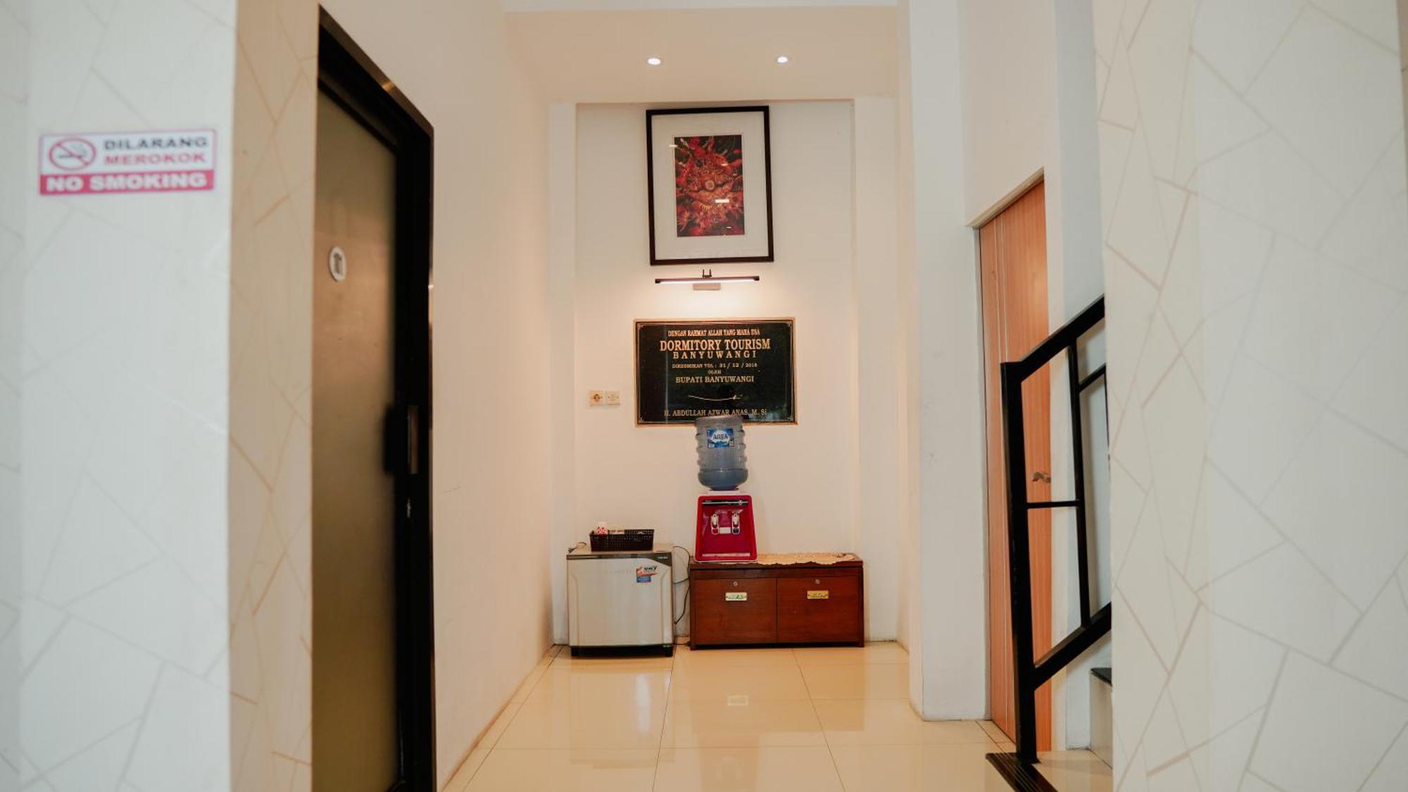 Dormitory Tourism Sritanjung Banyuwangi By Gajahsora Management Kültér fotó