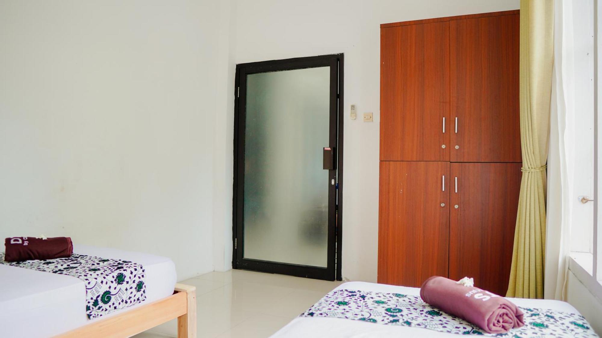Dormitory Tourism Sritanjung Banyuwangi By Gajahsora Management Kültér fotó